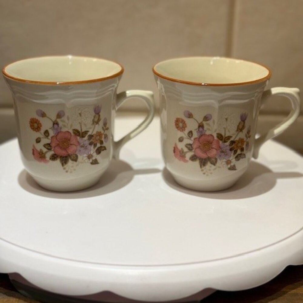 Vintage 1970s set of 2 Gibson IMPULSE Flower / Floral Design Tea/Coffee Cups